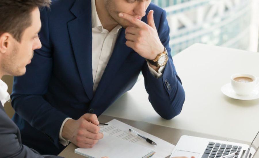 entrepreneurs-discussing-work-results-meeting_1163-5277